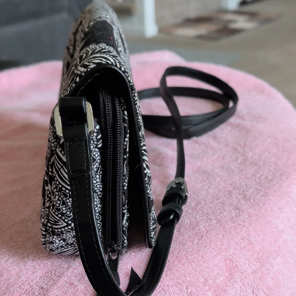Vera Bradley Black & White Quilted Floral Turnlock Crossbody - Picture 3 of 5